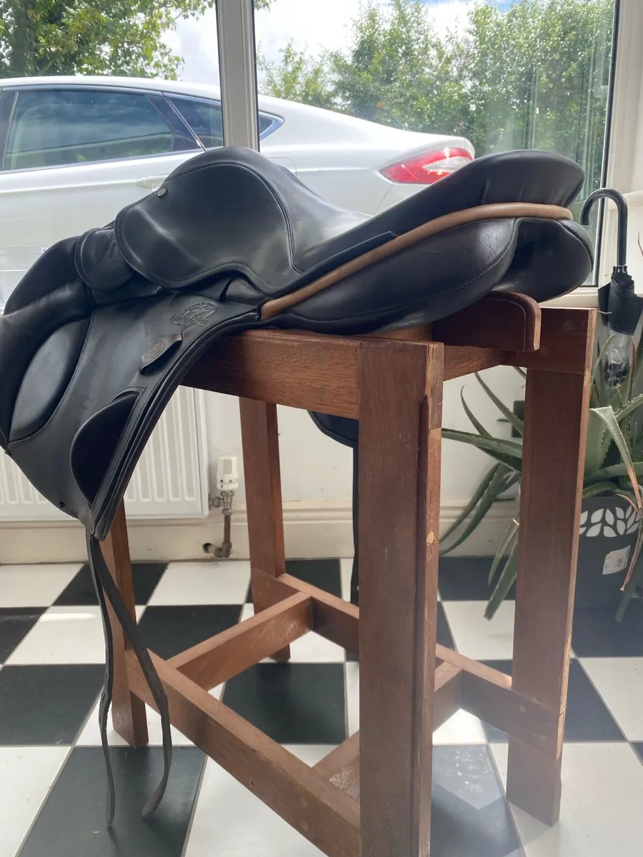 Beautiful Berney saddle 17.5inch - Image 3