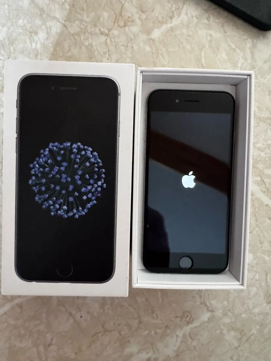 iPhone XR Red Edition & iPhone 6 - Image 4