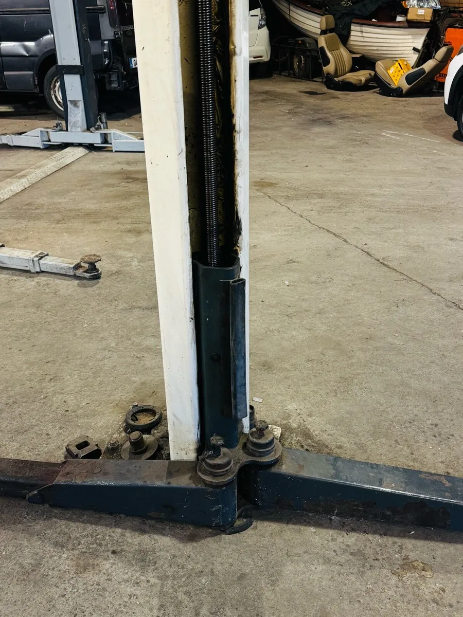 Post car lift - Image 4