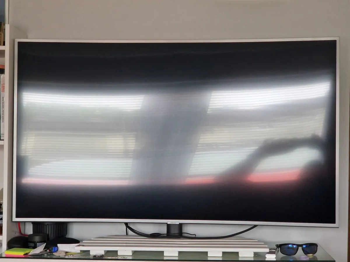 Samsung 55" 4K Smart TV  curved - Image 1