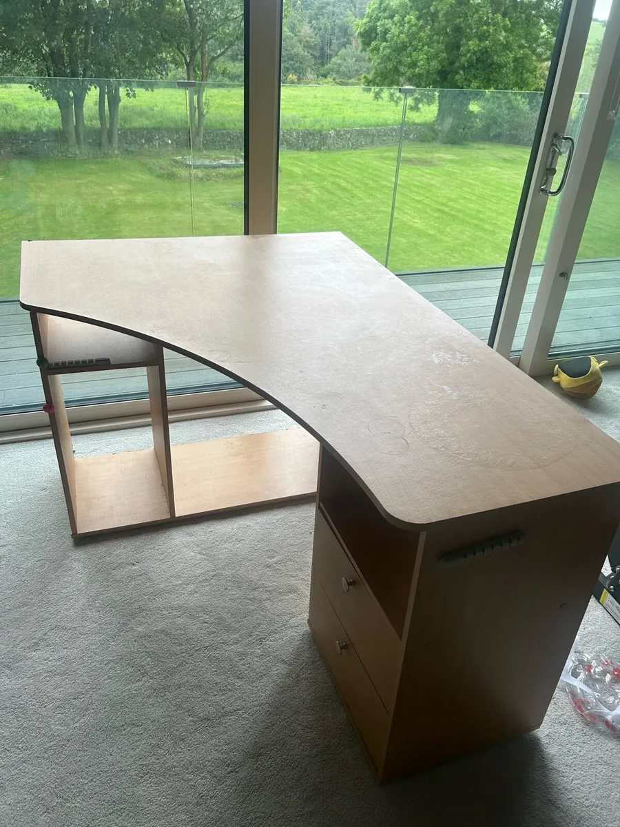 Office desk - Image 1