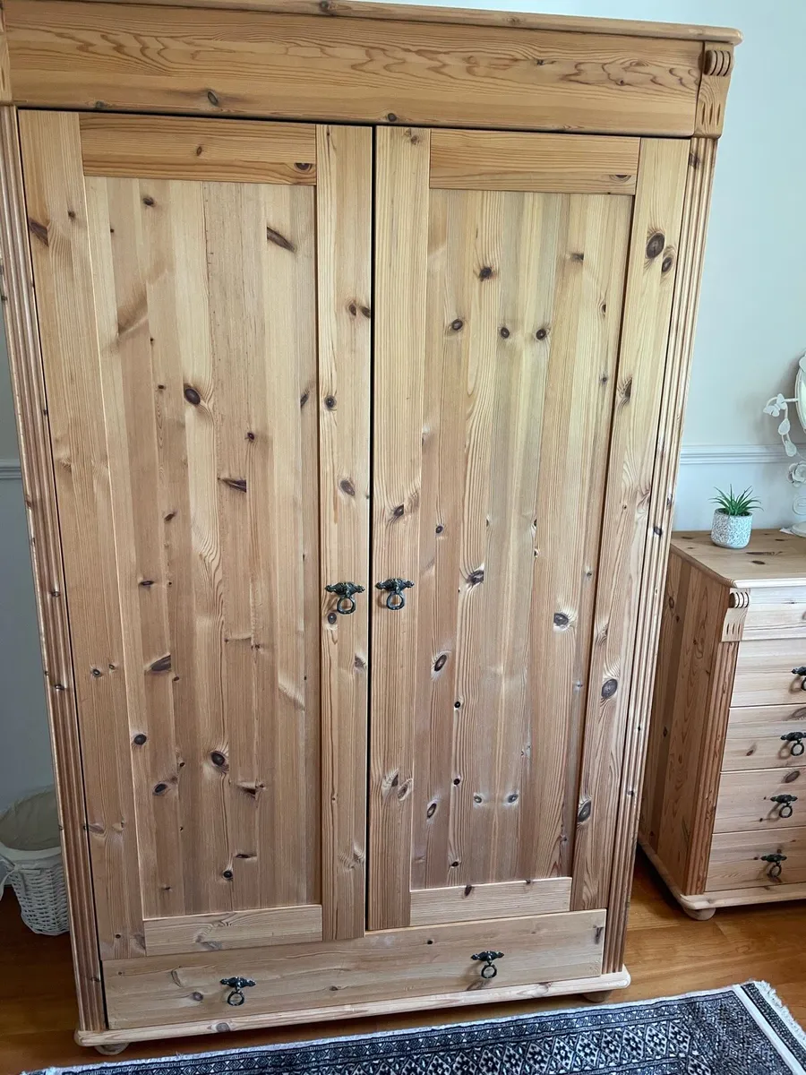 Bedroom furniture - Image 4