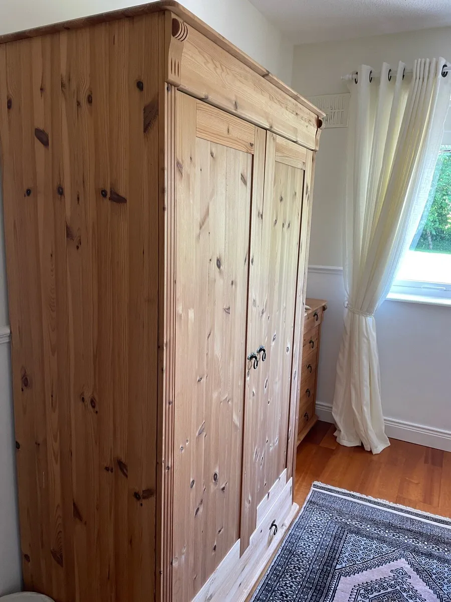 Bedroom furniture - Image 1