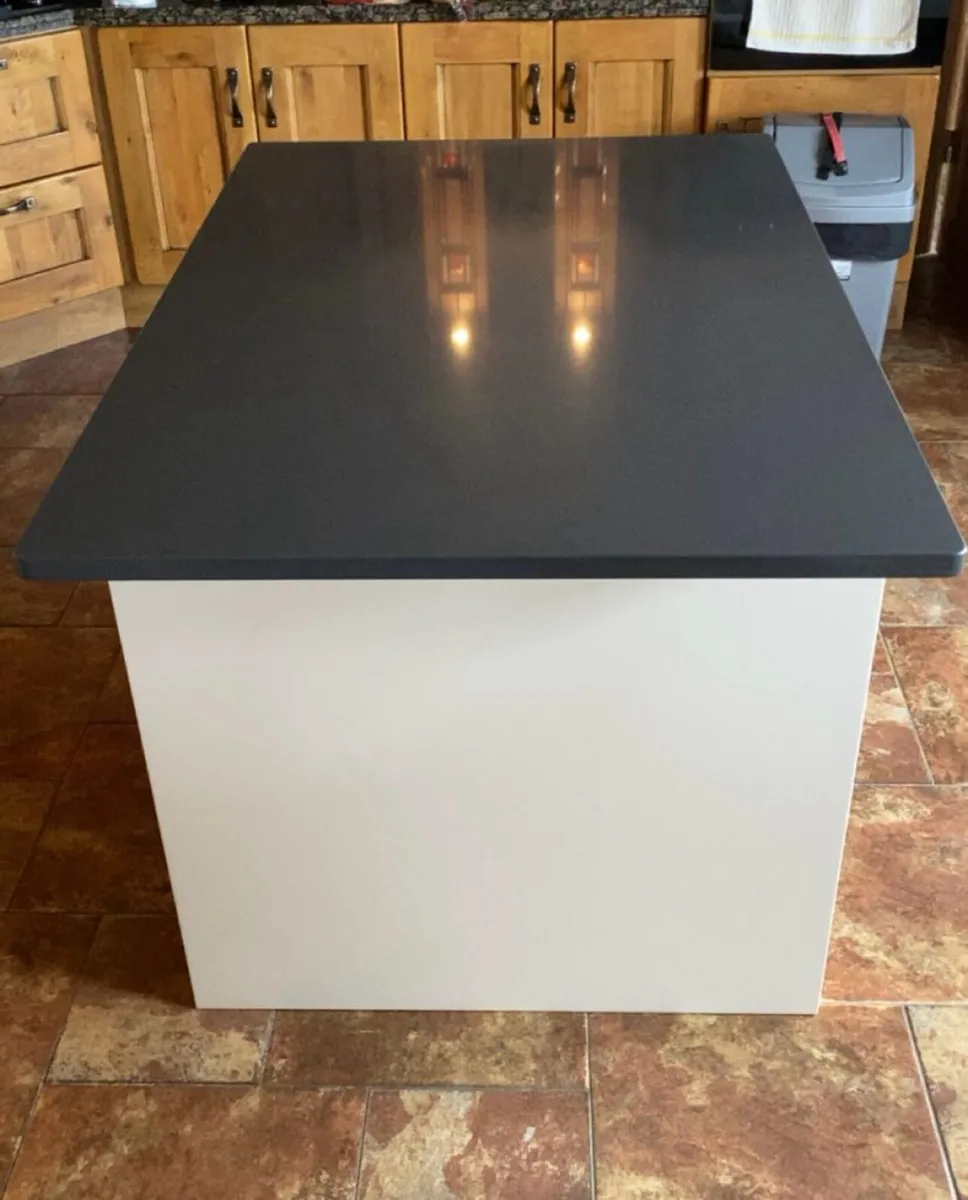 Kitchen Island - Image 2