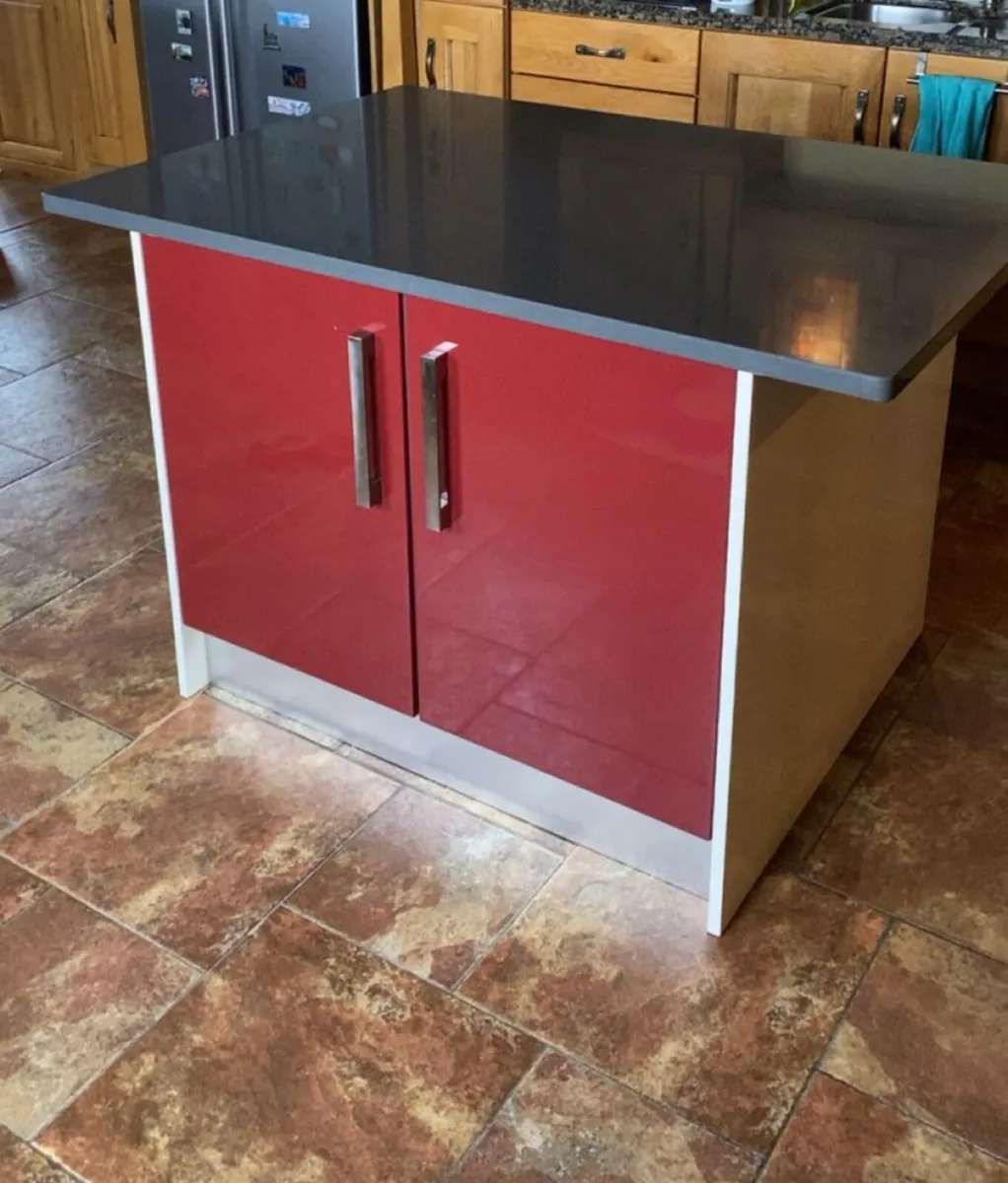 Kitchen Island - Image 1