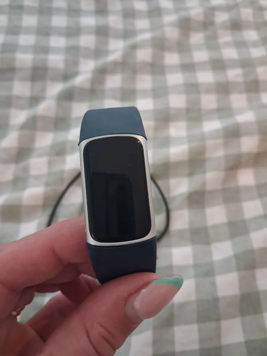 Fitbit charge 5 - Image 1