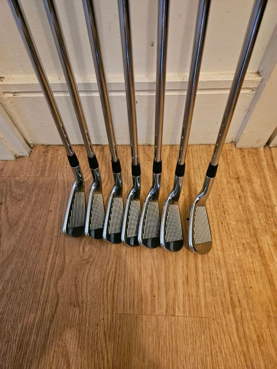 Titleist AP2 golf irons (712) - Image 1