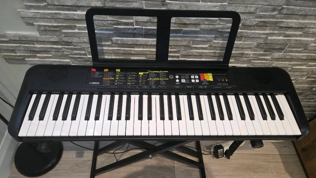Yamaha PSR-F52 Keyboard wity Stand & Stool - Image 2