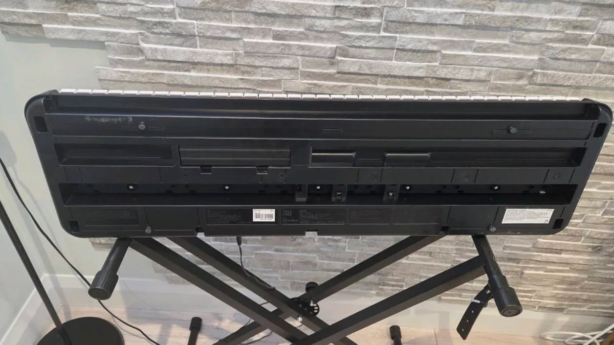 Yamaha PSR-F52 Keyboard wity Stand & Stool - Image 3