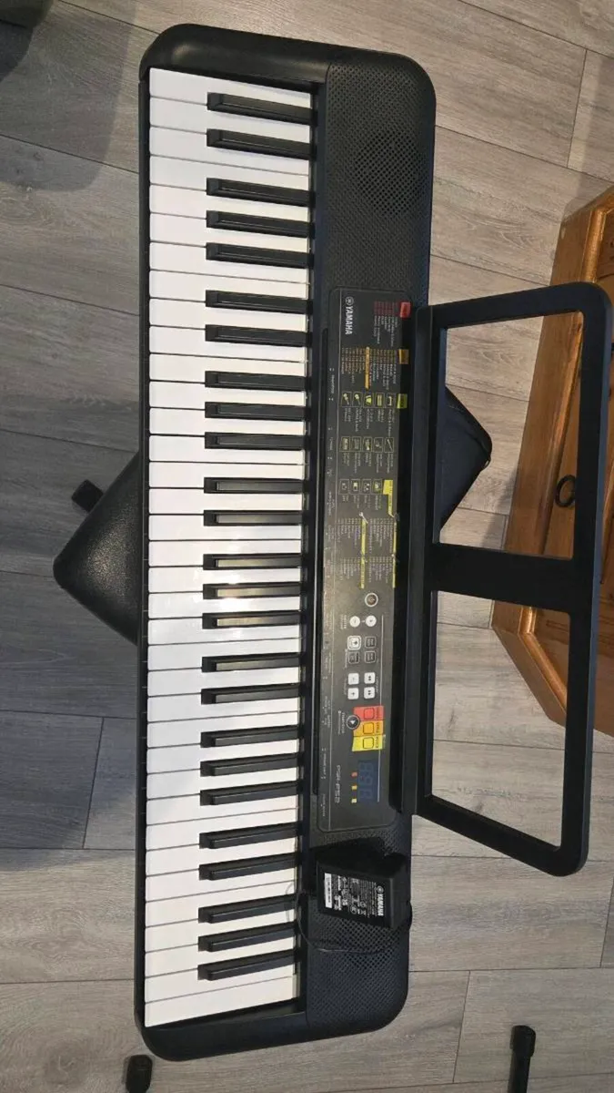 Yamaha PSR-F52 Keyboard wity Stand & Stool - Image 4