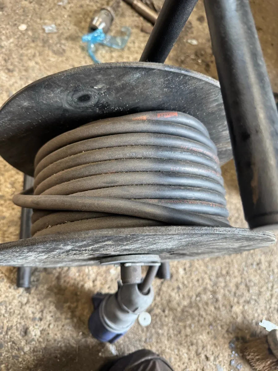 240v extension lead and bench grinder - Image 3