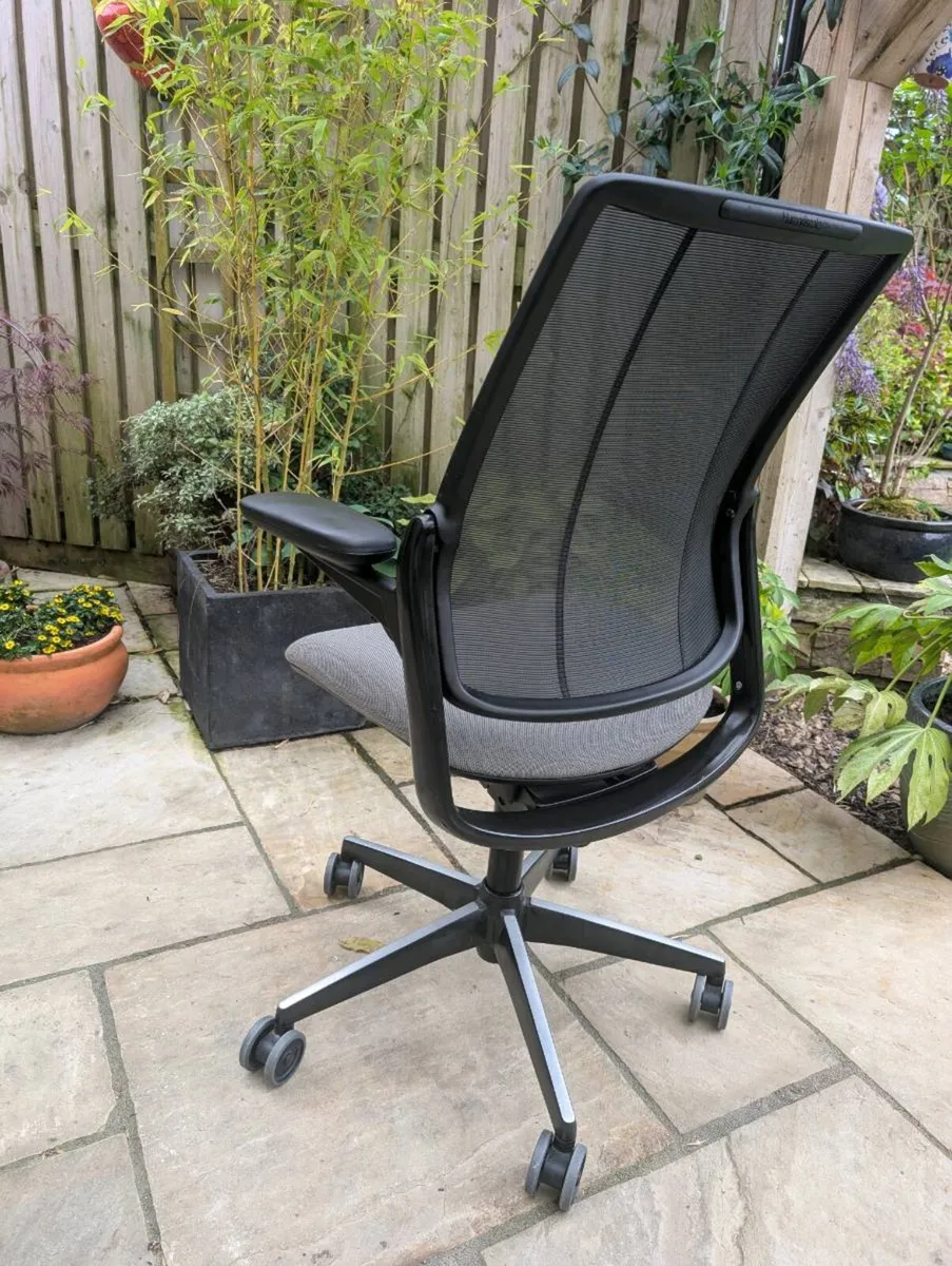 Ergonomic office chair - Image 4