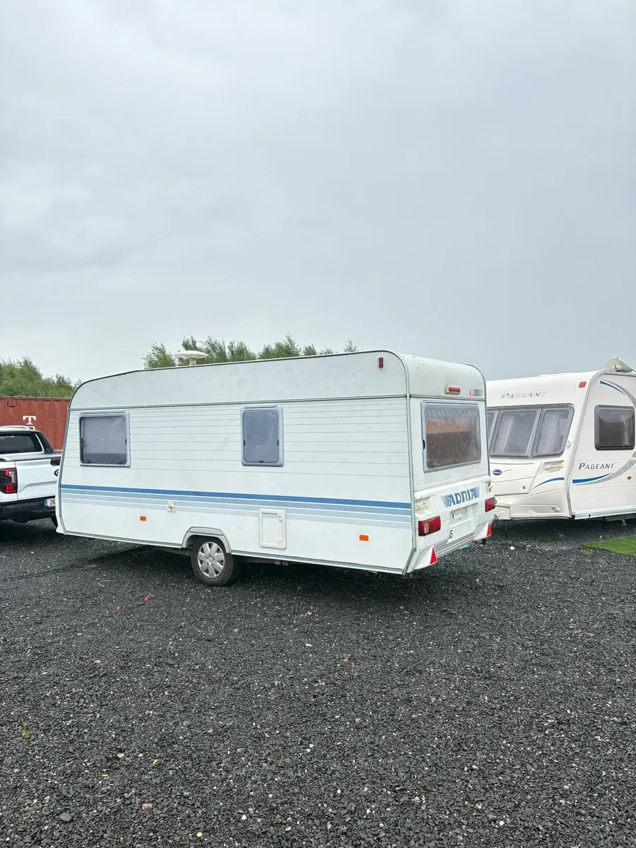 Adria MINT 5 berth caravan for sale - Image 3