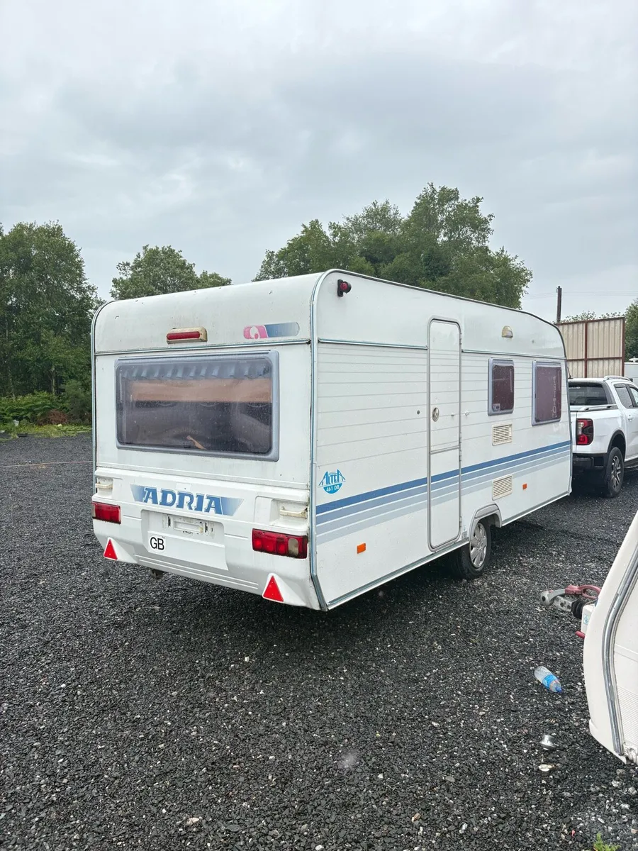 Adria MINT 5 berth caravan for sale - Image 4