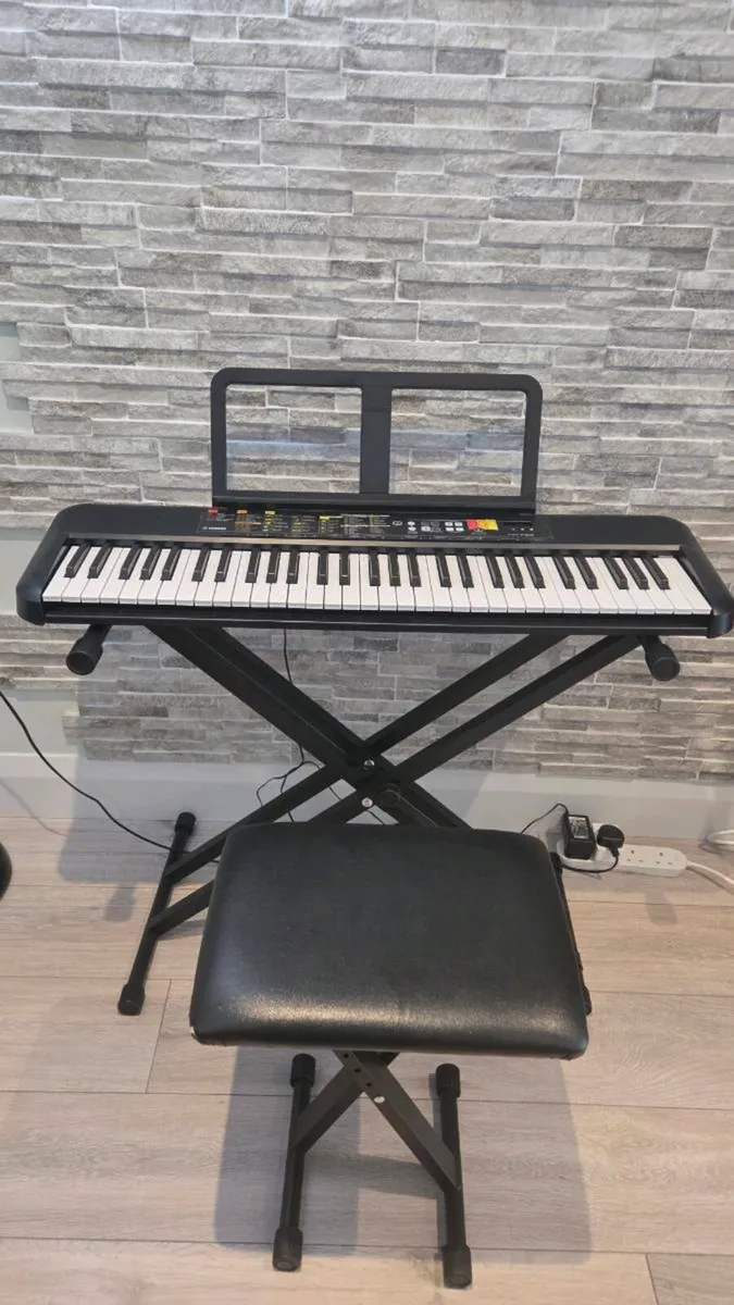 Yamaha PSR-F52 Keyboard wity Stand & Stool - Image 1