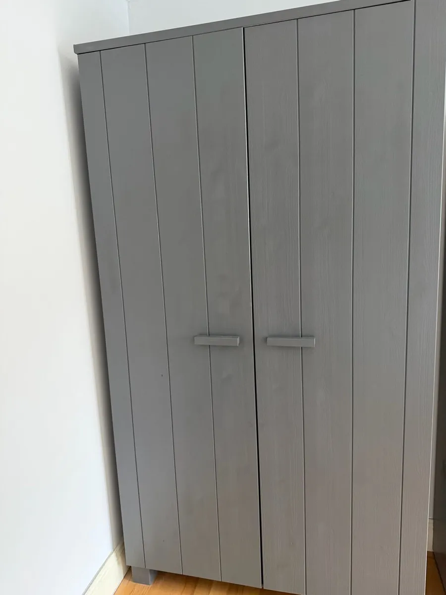 Bedroom furniture - Image 4