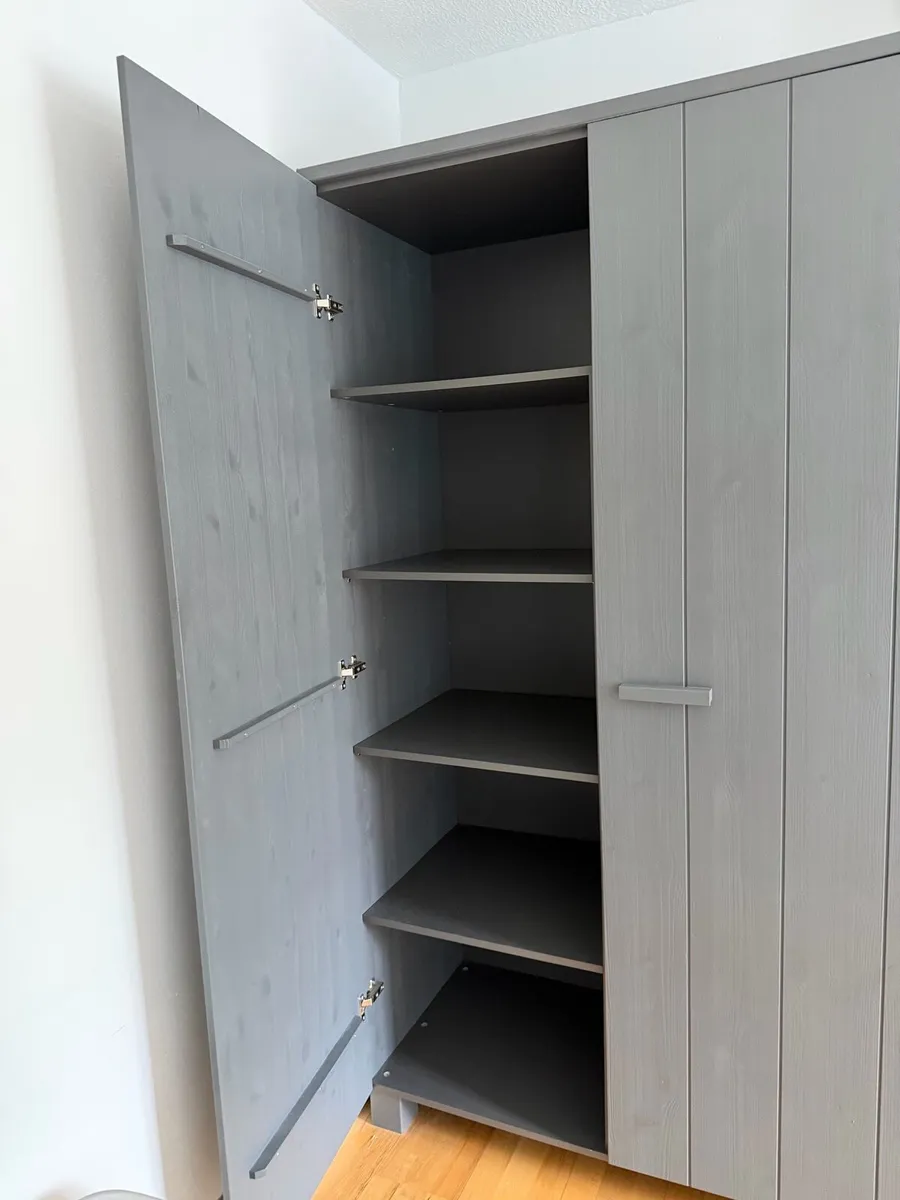 Bedroom furniture - Image 1