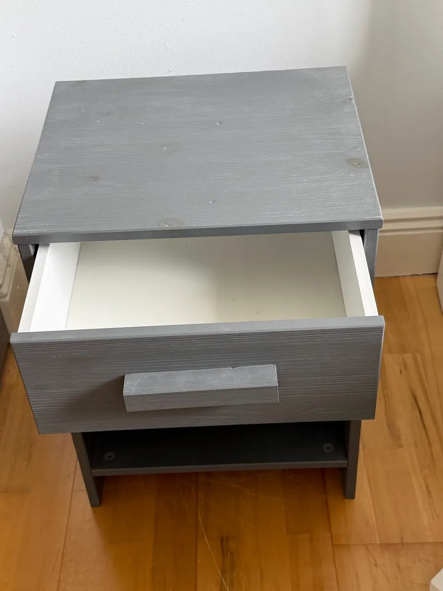 Bedroom furniture - Image 2