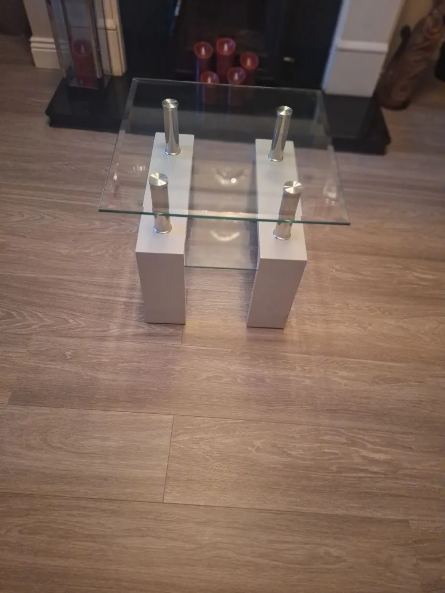 Chair and coffee table - Image 4