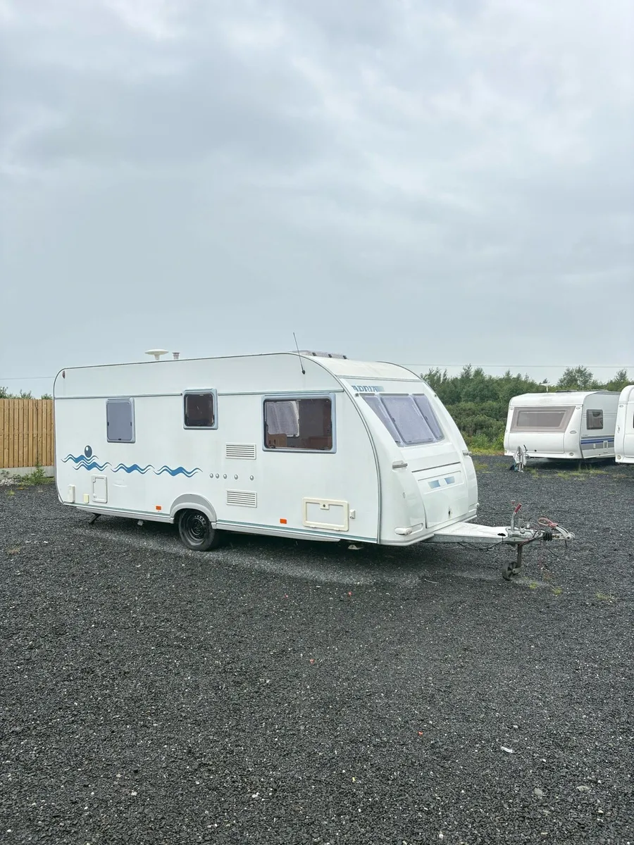 Adria MINT 6 berth fixed Bunkbeds Caravan - Image 2