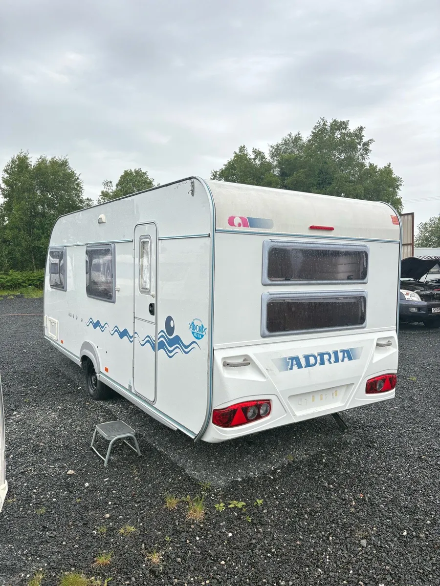 Adria MINT 6 berth fixed Bunkbeds Caravan - Image 4