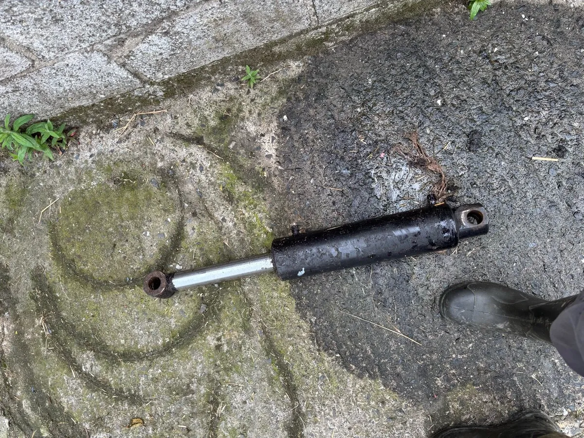 Hydraulic ram - Image 2