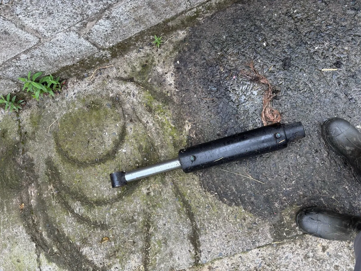 Hydraulic ram - Image 3