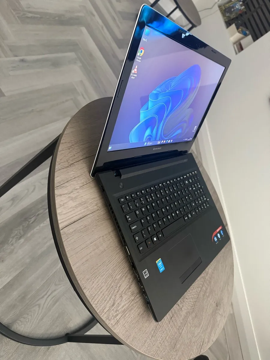 Laptop - Image 3