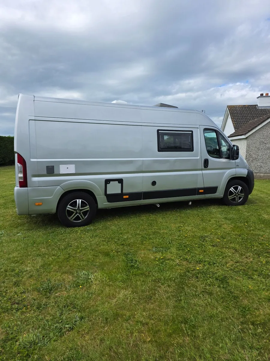 Camper van - Image 2