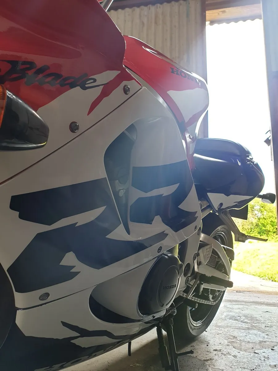 Honda CBR 919 Fireblade SC33 1999 - Image 3