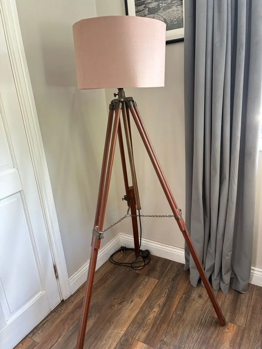 tripod lamp - Image 2