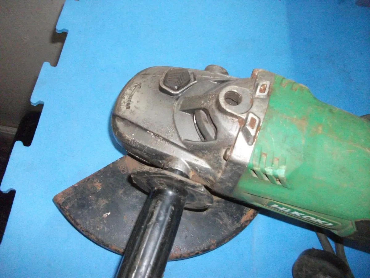 Hikoki Hitachi G23ST  9'' Angle Grinder - Image 2