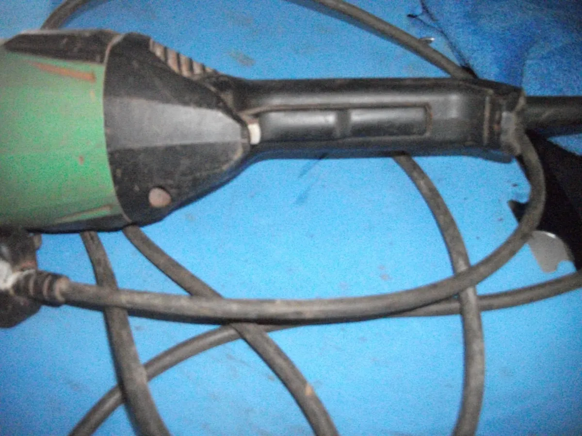 Hikoki Hitachi G23ST  9'' Angle Grinder - Image 3