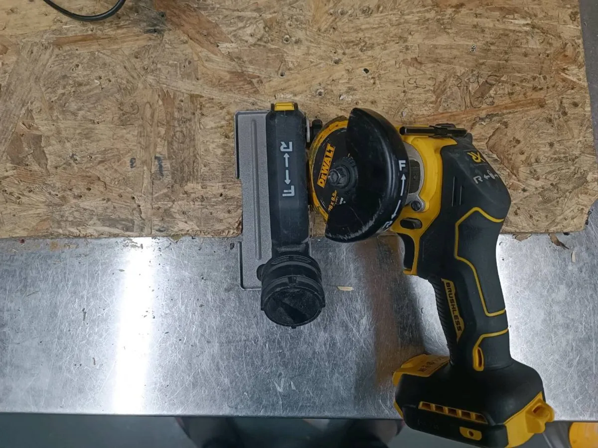 DeWalt dcs438 grinder. Body only