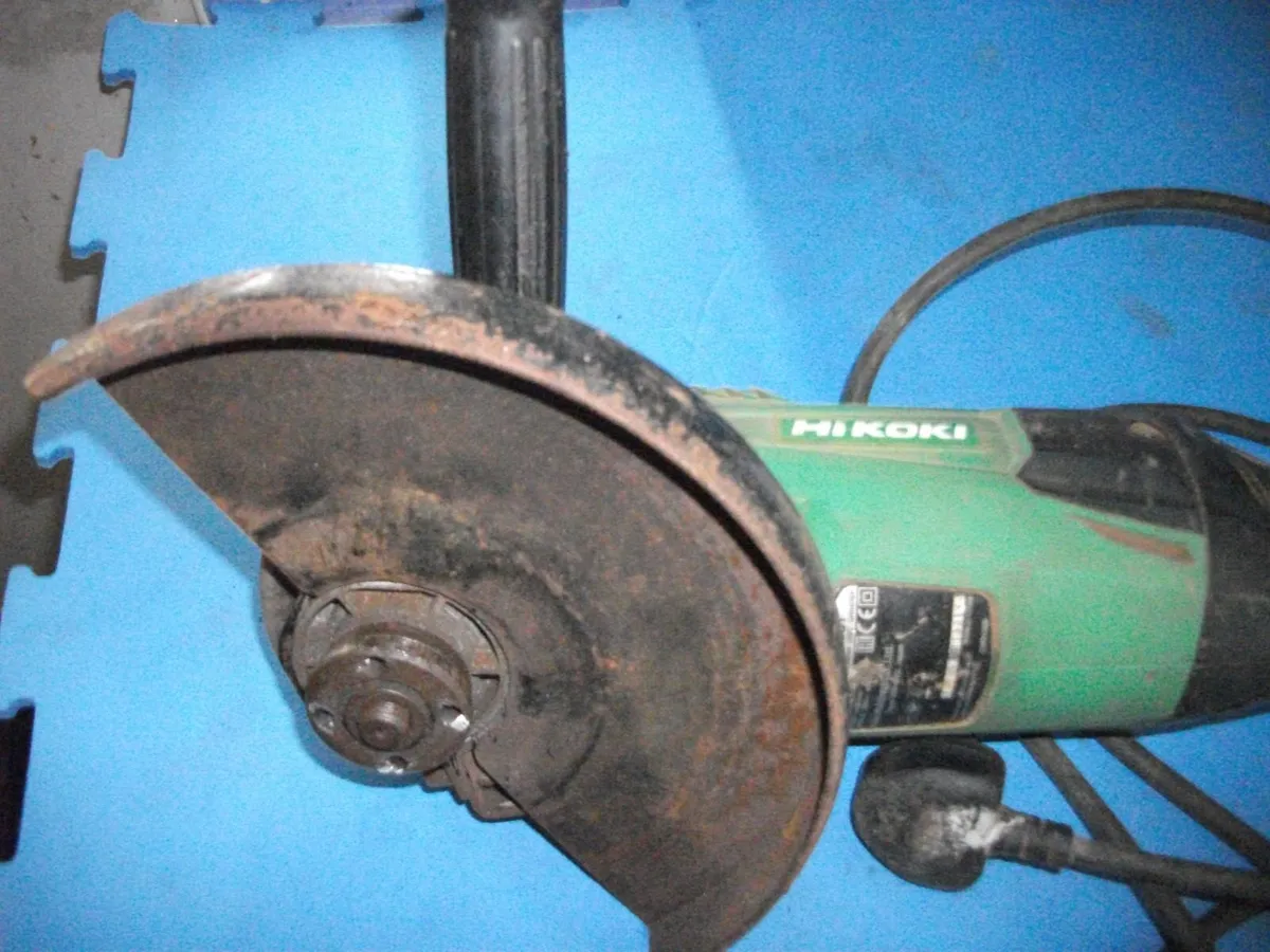 Hikoki Hitachi G23ST  9'' Angle Grinder - Image 4