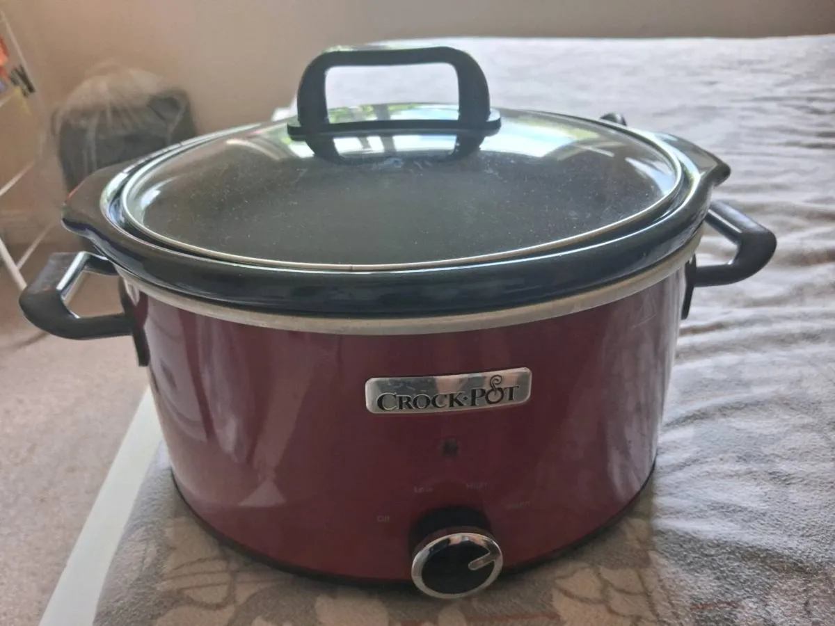 Crock-Pot Slow Cooker - Image 1