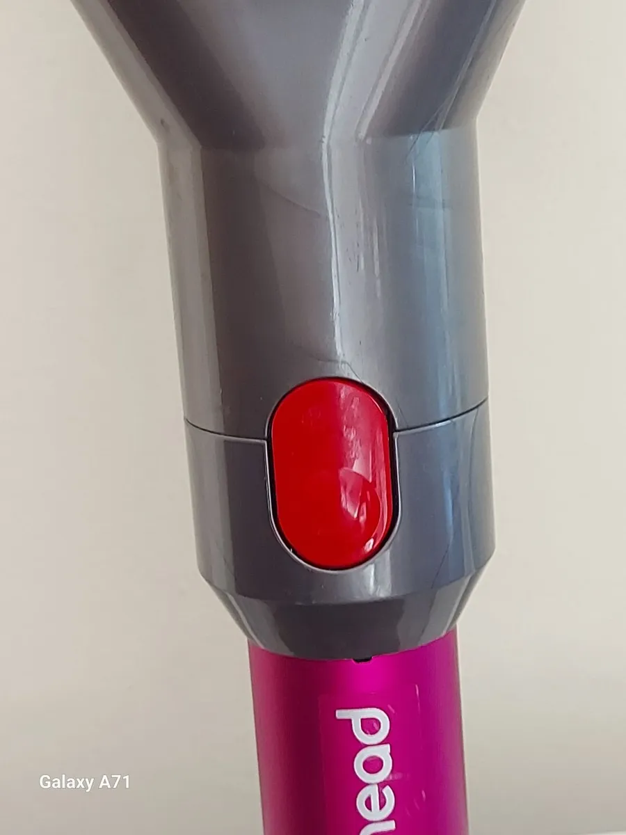 Dyson V7 Motorhead in excellent condition - Image 2