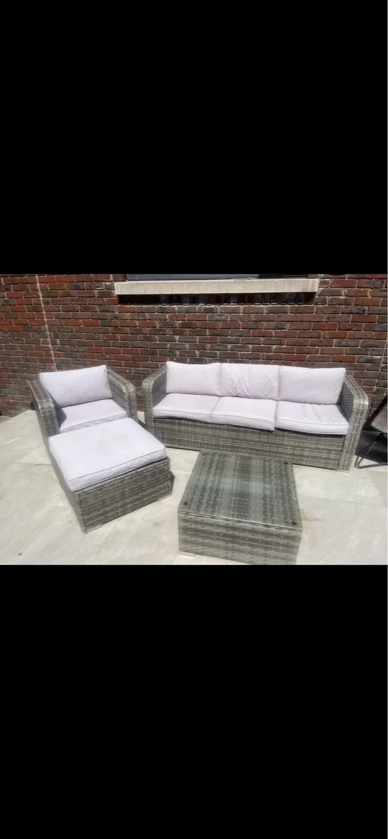 Garden furniture - Image 1