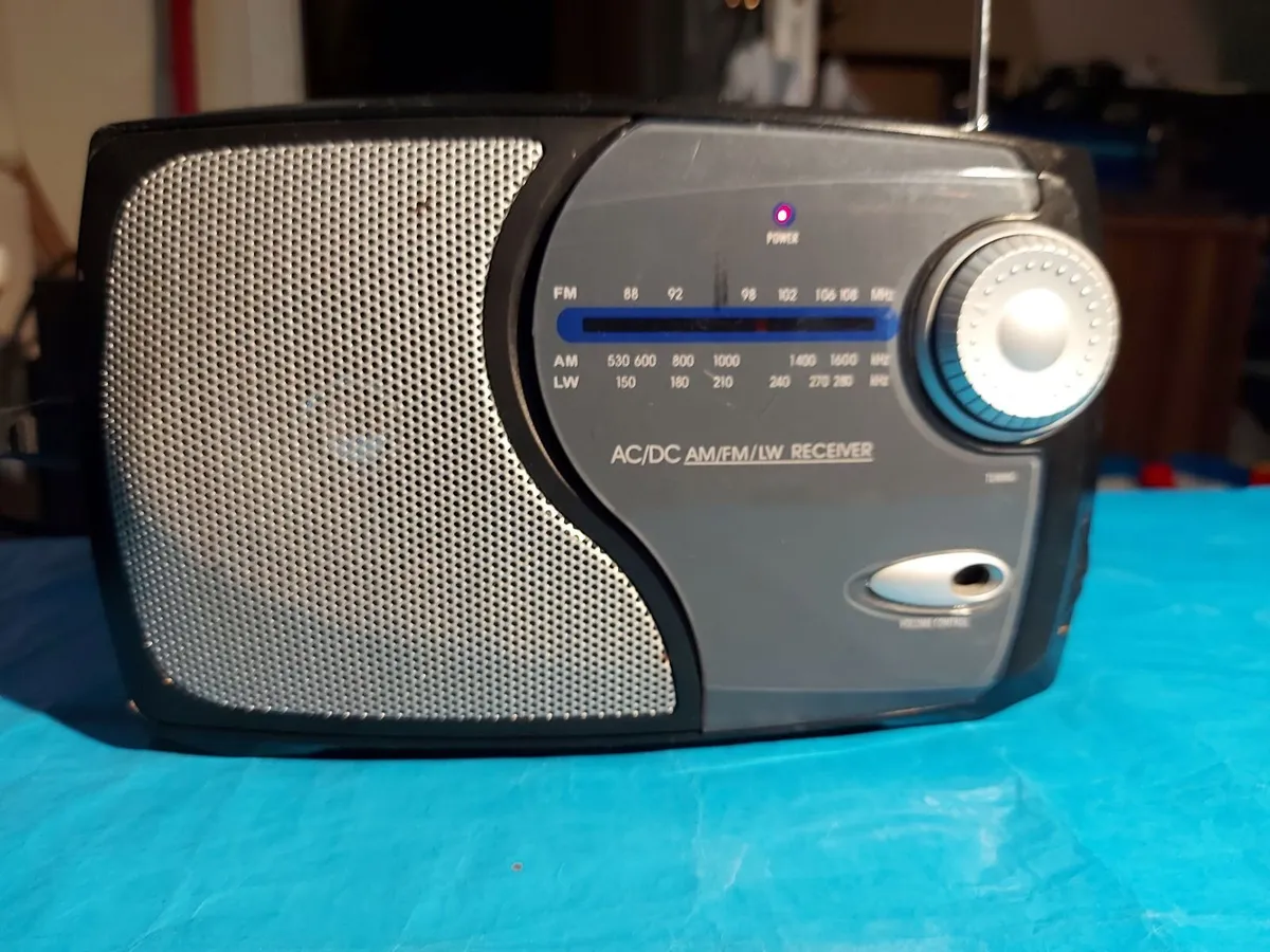 Portable Radio Model 113B, Black, AM/FM/LW - Image 3
