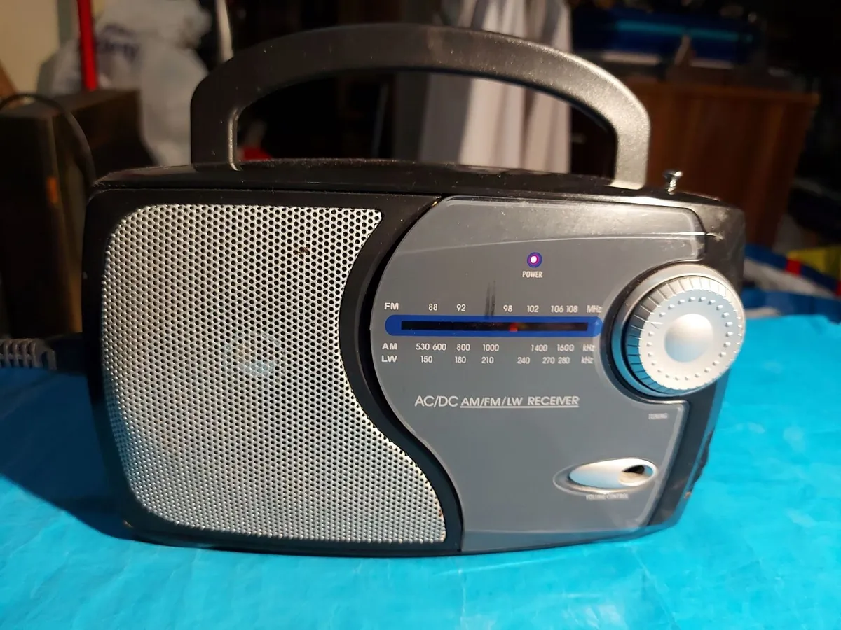 Portable Radio Model 113B, Black, AM/FM/LW - Image 2