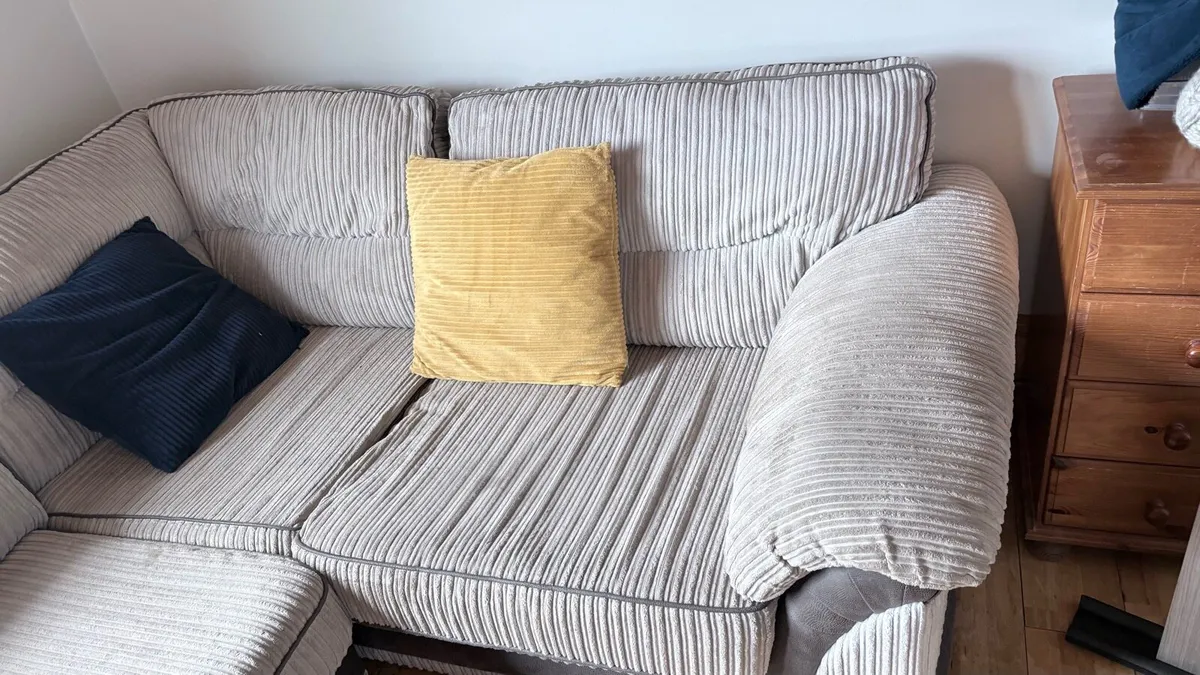 L shaped couch - Image 3