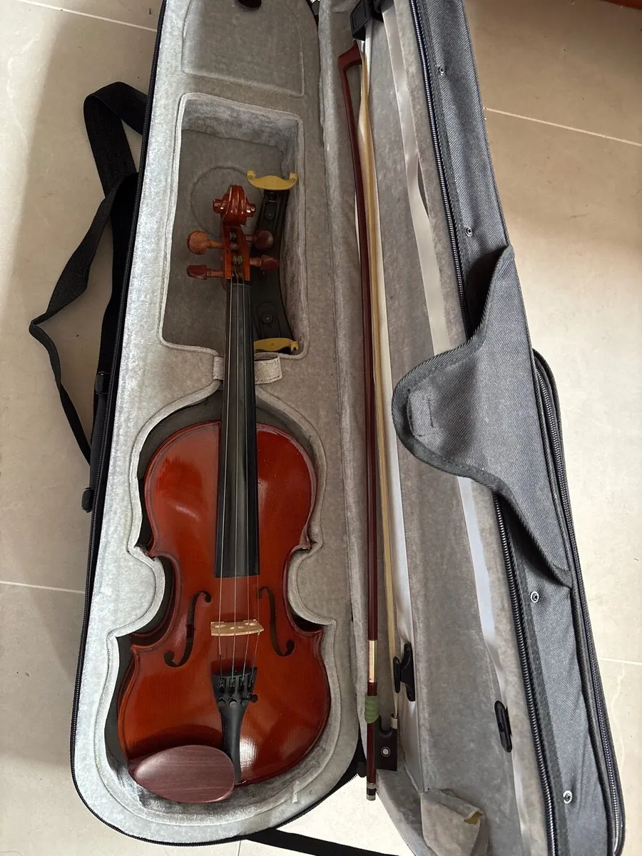 3/4 violin , good strings, with bow