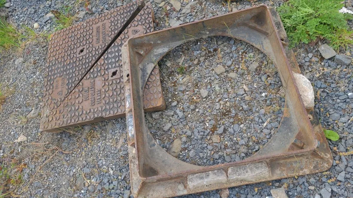 Frame and cover/ Gully grates - Image 1