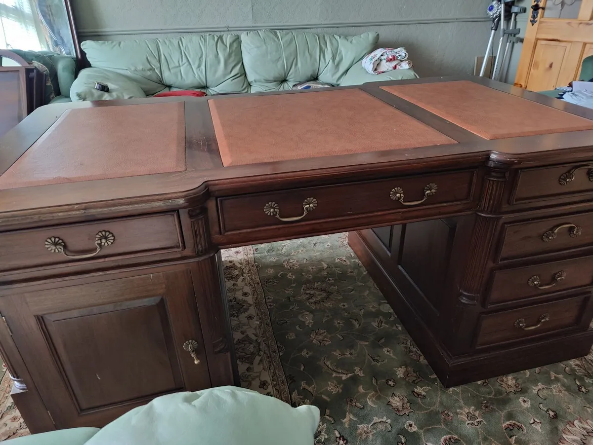 Partner Desk - Image 1