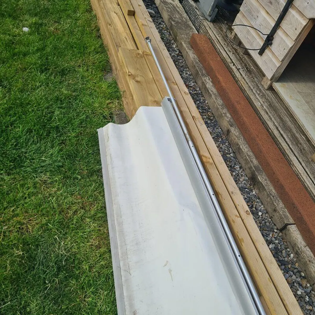 Roof Window 4' x 3' with all flashings and blind - Image 3
