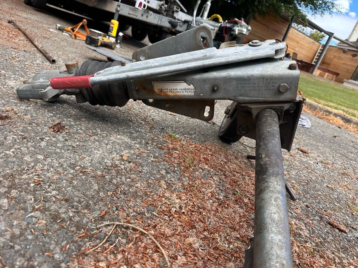 Trailer hitch - Image 2