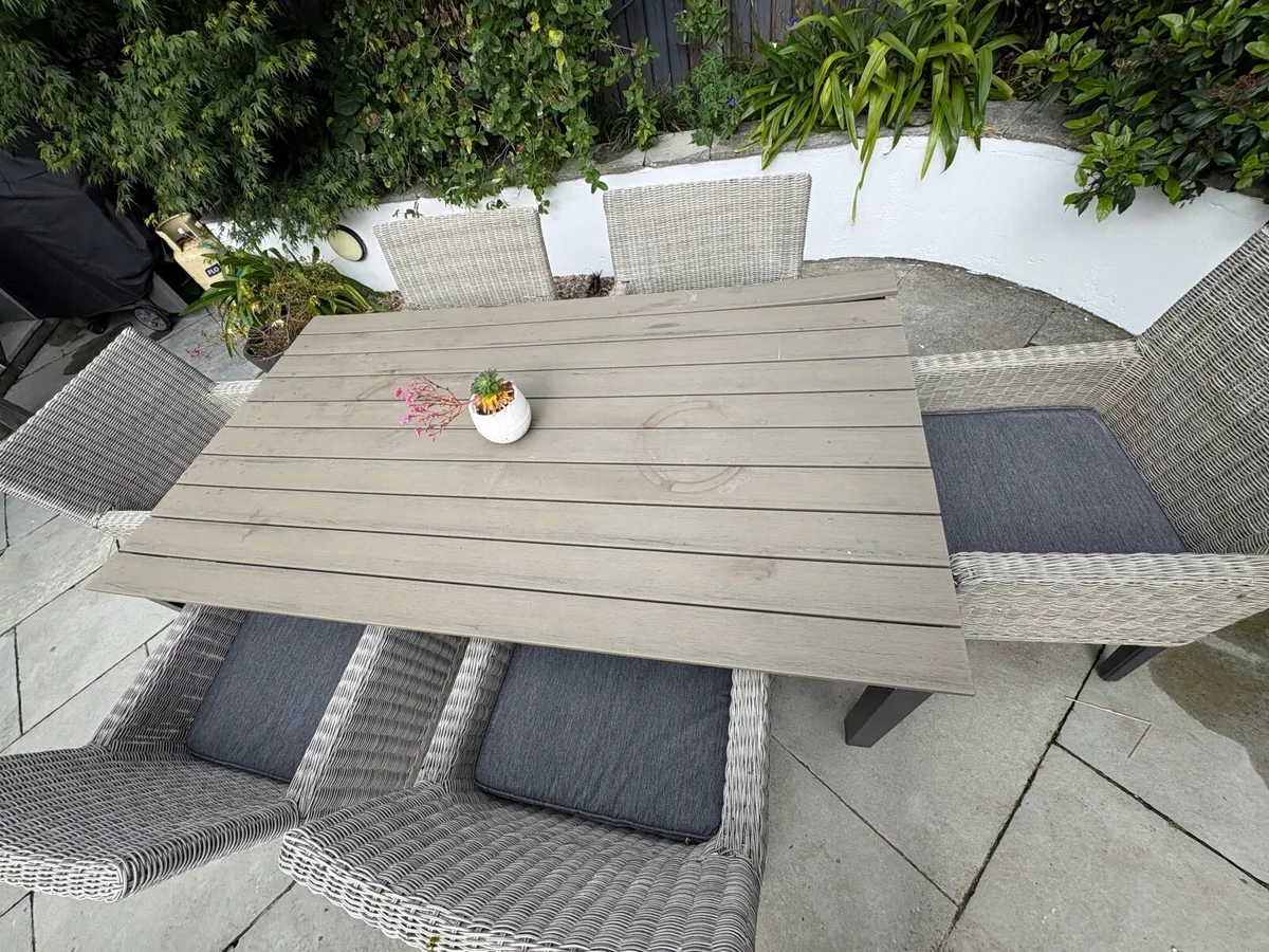 Patio table and chairs - Image 1