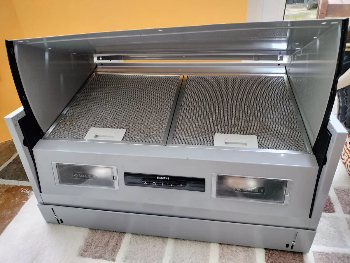 Extractor hood - Image 1