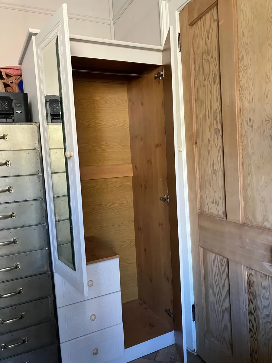 FREE Wardrobe - Image 1