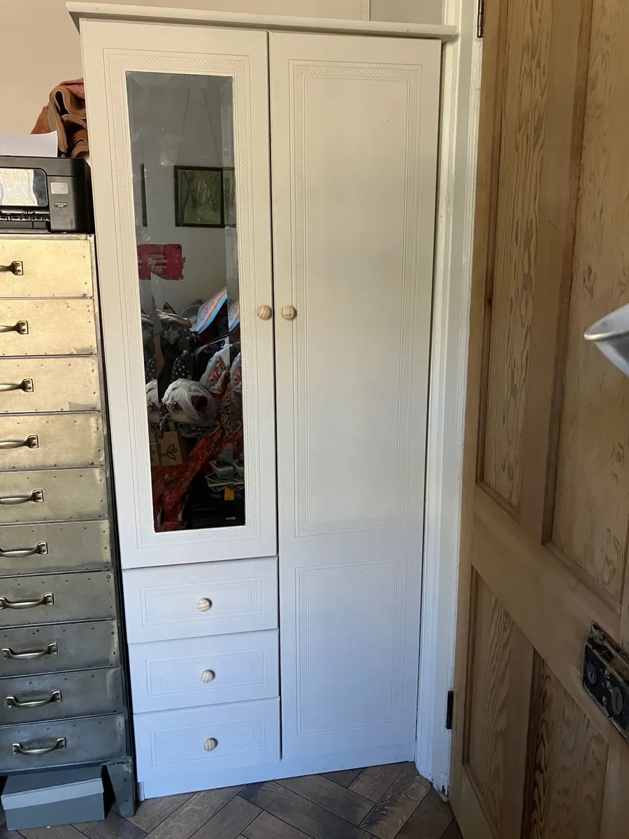 FREE Wardrobe - Image 3